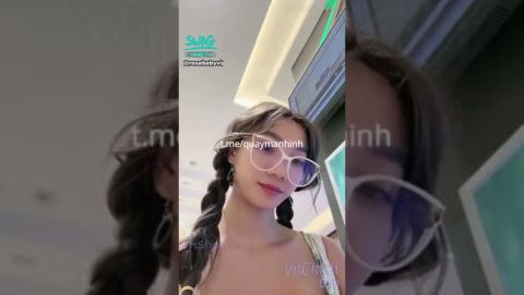 SwagLive RosaBabyVip đang lang thang ở siêu thị mà nứng quá nên vào toilet thủ dâm